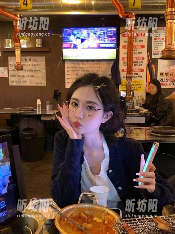 hlw 观看hlw,抓住生活的跌宕起伏,这滋味就像咬了一口酸甜的小时候。