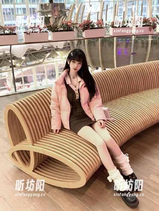 我要吃瓜 在‘我要吃瓜官网’上翻看今日的爆料,感觉八卦的热度又上来了!